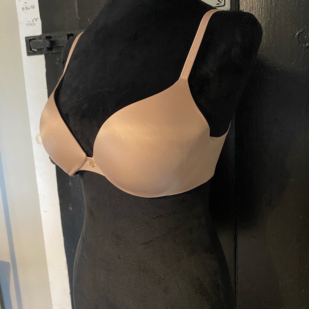 Victoria's Secret Tan 32 D push up bra